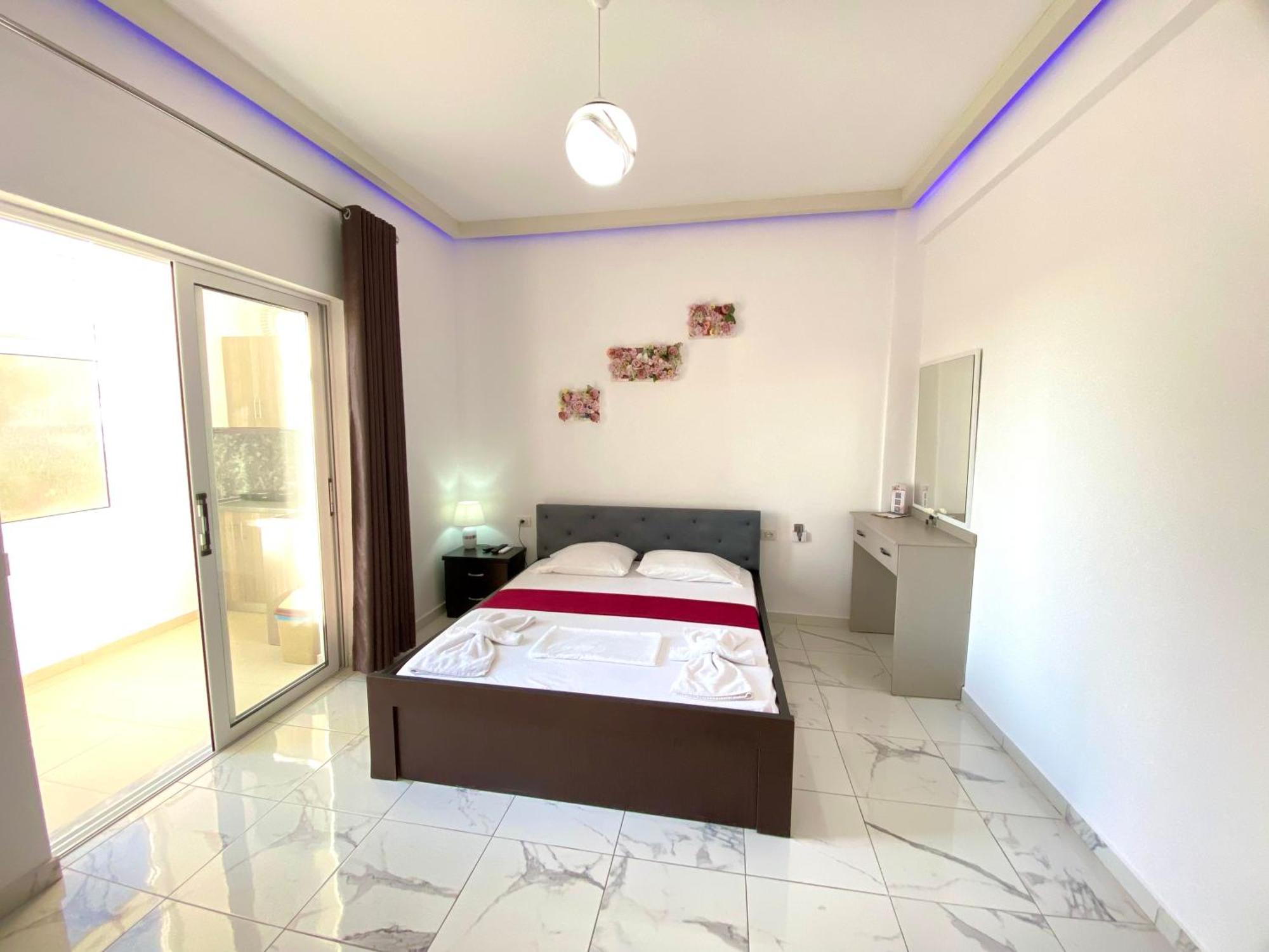 סרנדה Apartmente Pamela מראה חיצוני תמונה