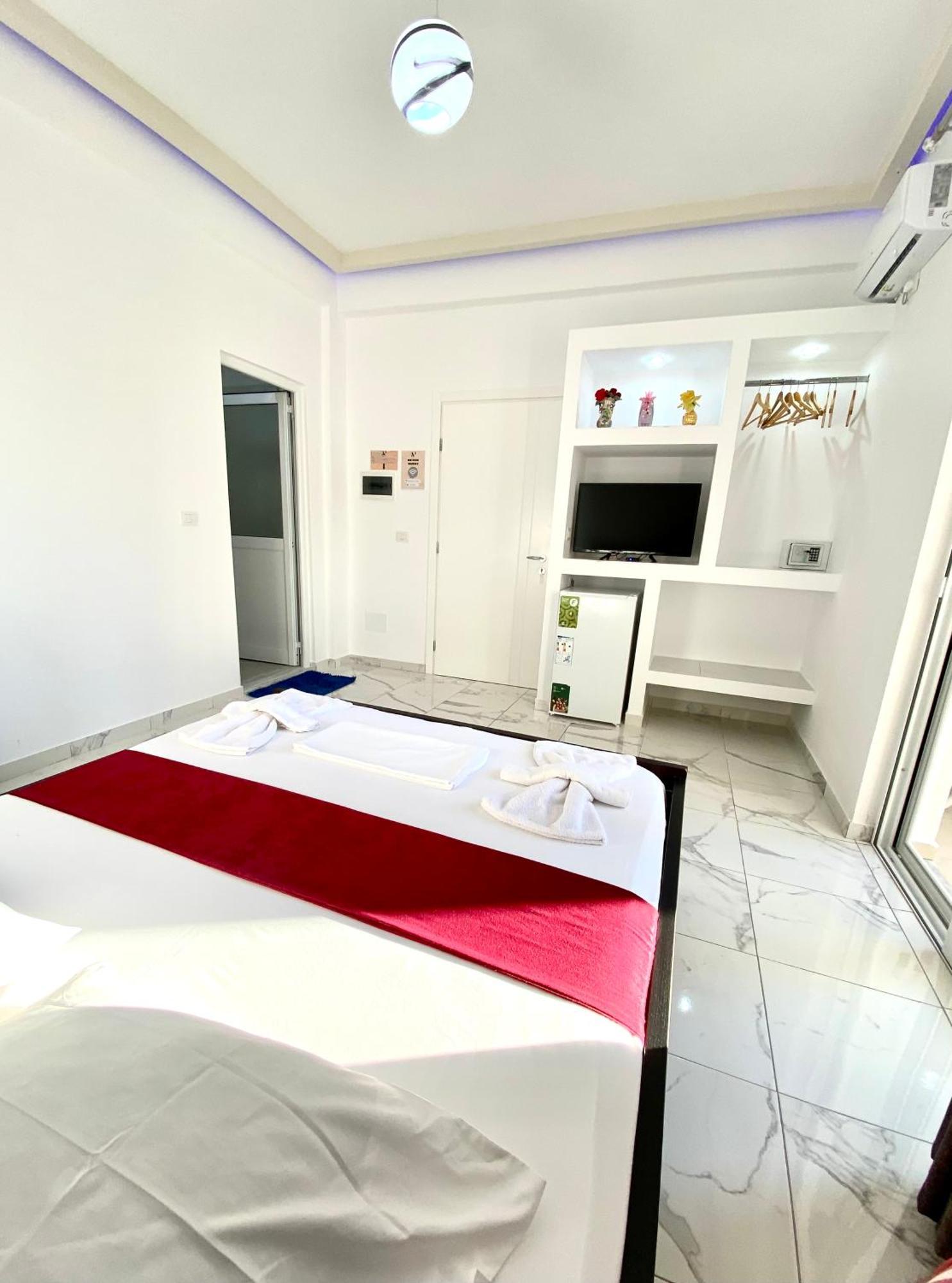 סרנדה Apartmente Pamela מראה חיצוני תמונה