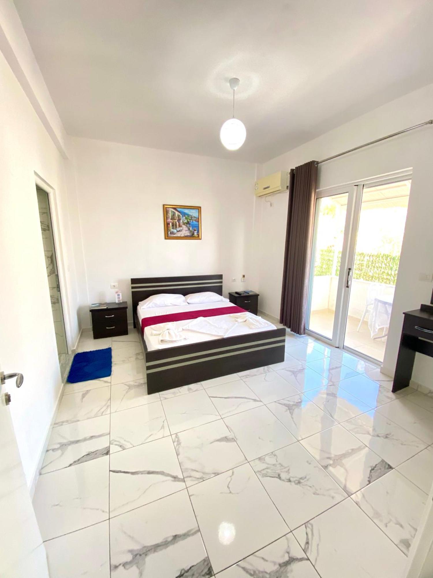 סרנדה Apartmente Pamela מראה חיצוני תמונה